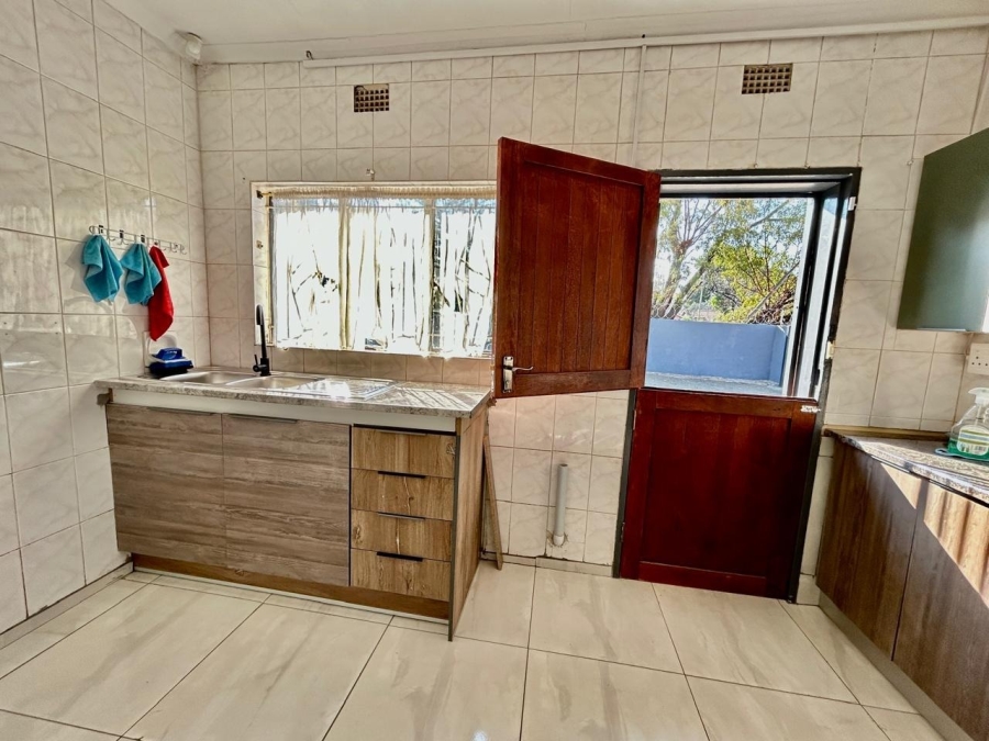To Let 3 Bedroom Property for Rent in Geelhoutpark North West